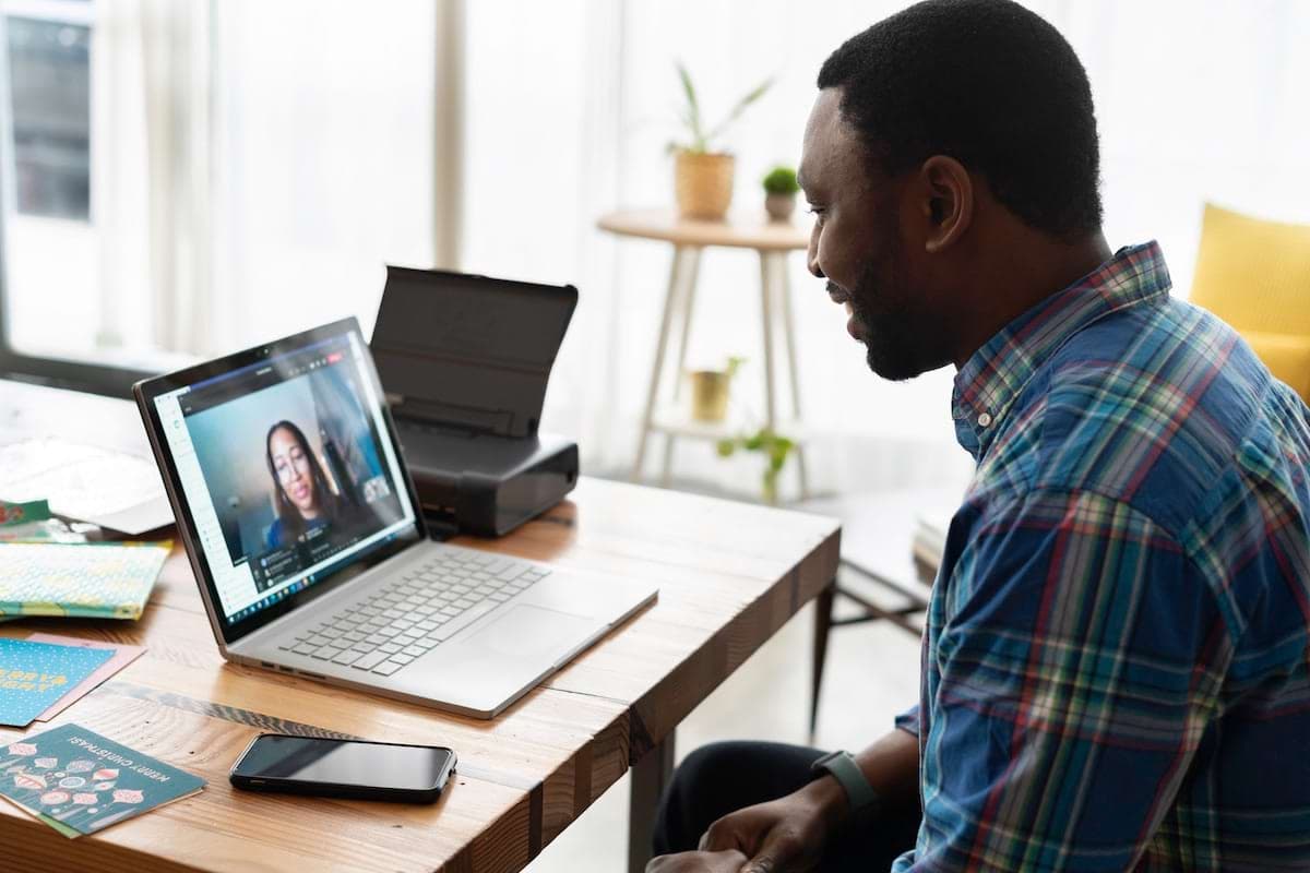 linkedin-sales-solutions-unsplash.jpg
